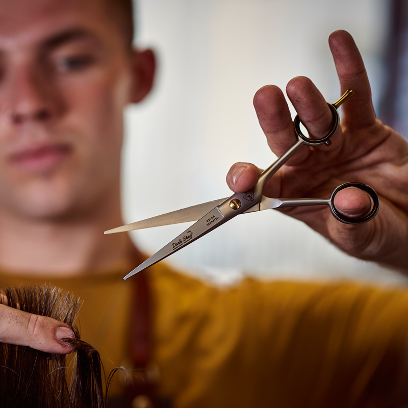 danedonker:black-and-grey-skull-scissors