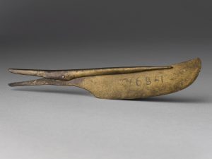 Bronze hair curling tongs and trimmer, Egypt, 1575-1194 BCE