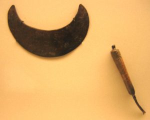 Magdalenenberg razor and nail cutter, bronze, primitive.