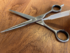 lubricating barber scissor